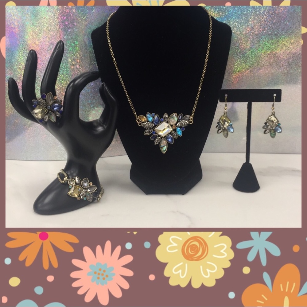 ⬇️$60 Dainty Antique Gold Statement Necklace Set